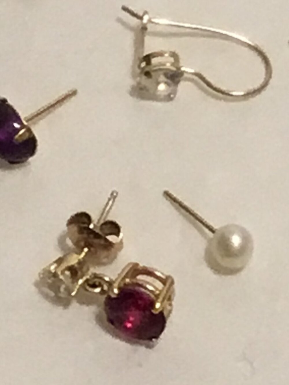 Lot of 14 lovely 14k gold earrings - mostly single stud earrings - Picture 6 of 16